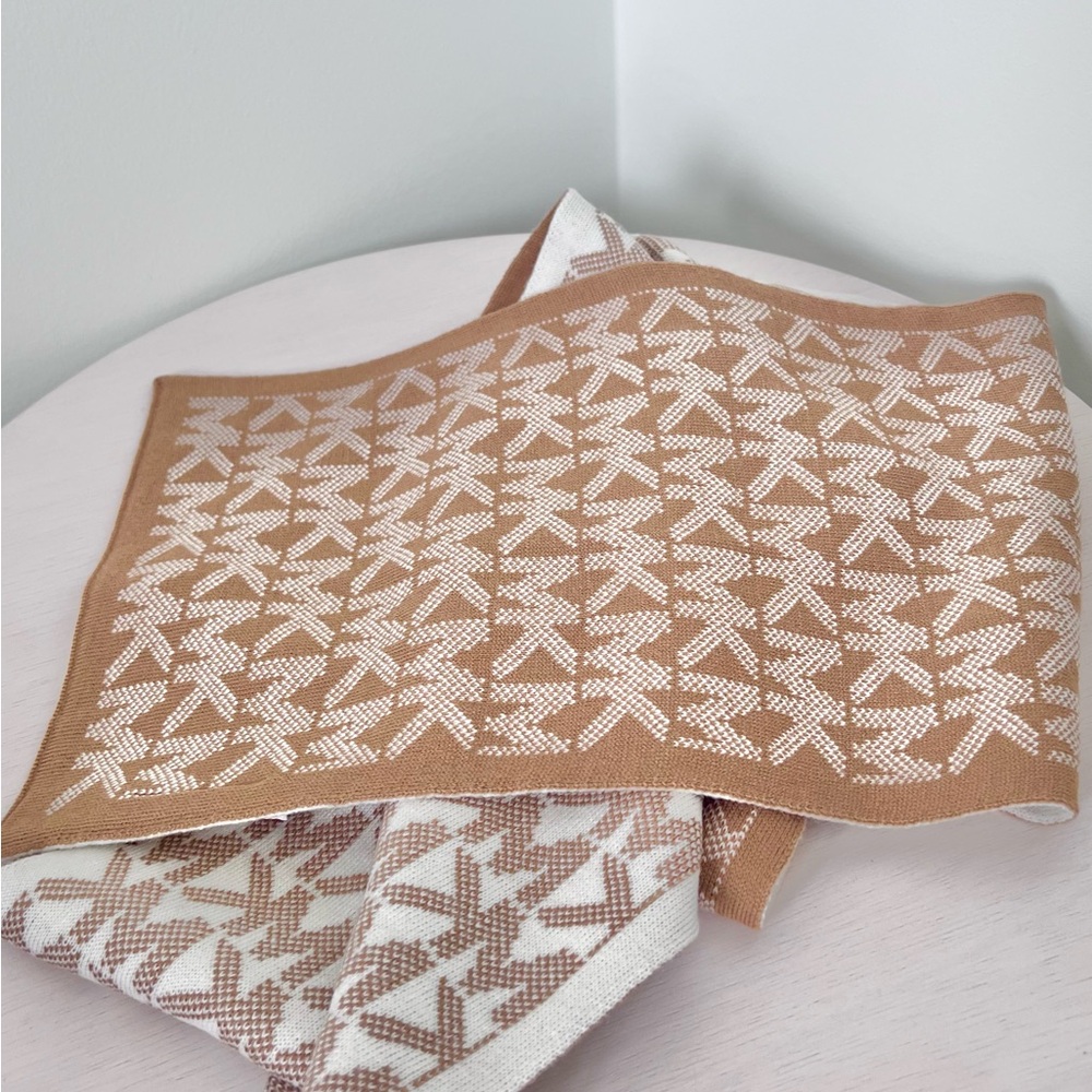 Michael Kore warm scarf